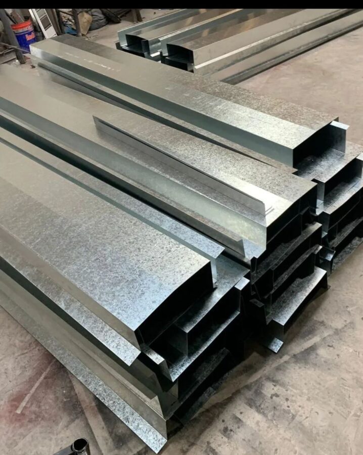 piezas de chapa plegada galvanizada - plegadora de metalúrgica el arco